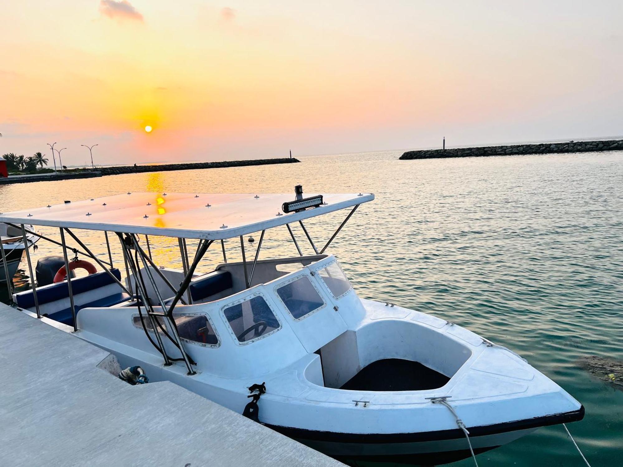 Hotel White Tern Maldives Maamigili Exterior foto