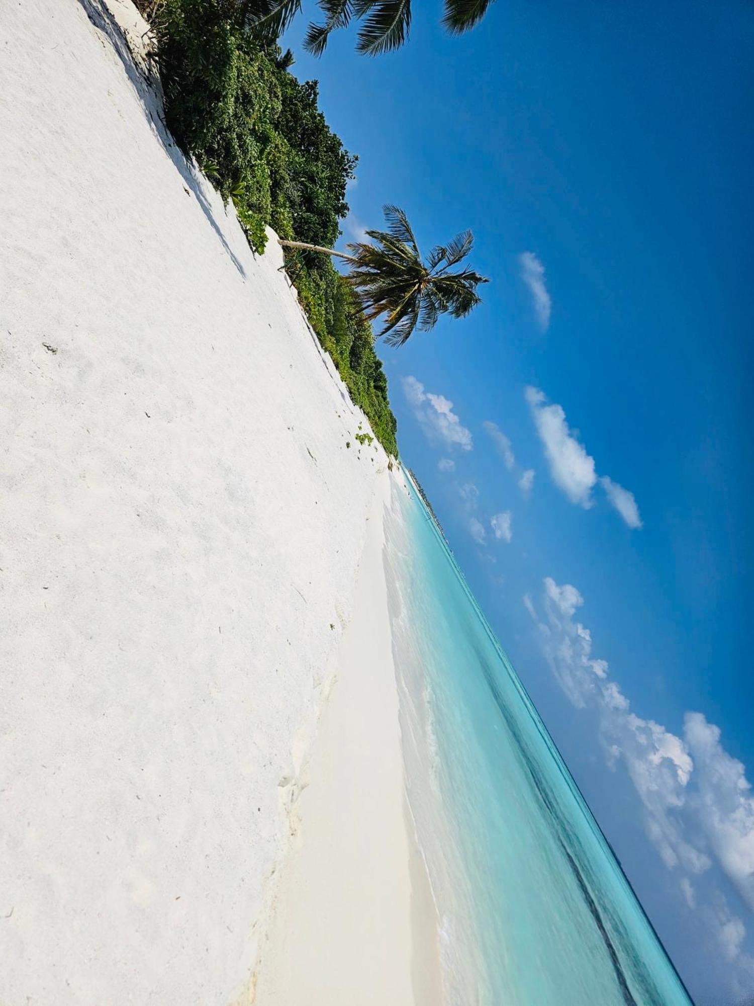Hotel White Tern Maldives Maamigili Exterior foto